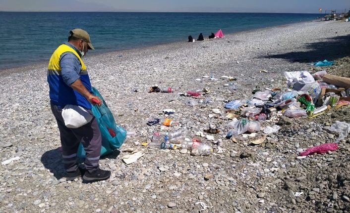 Van Gölü sahilleri çöpten temizleniyor