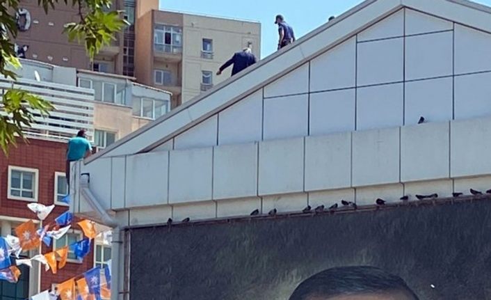 Bursa’da AK Parti binasının çatısında intihara teşebbüs!