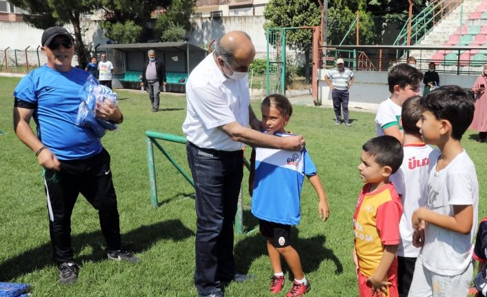 Bursa’da Mudanya Yaz Spor Okulu’nda formalar Başkan Türkyılmaz’dan