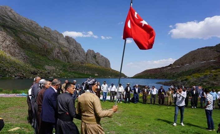 Çarçel Yaylası terörden temizlendi! Türk bayraklı halay çekildi