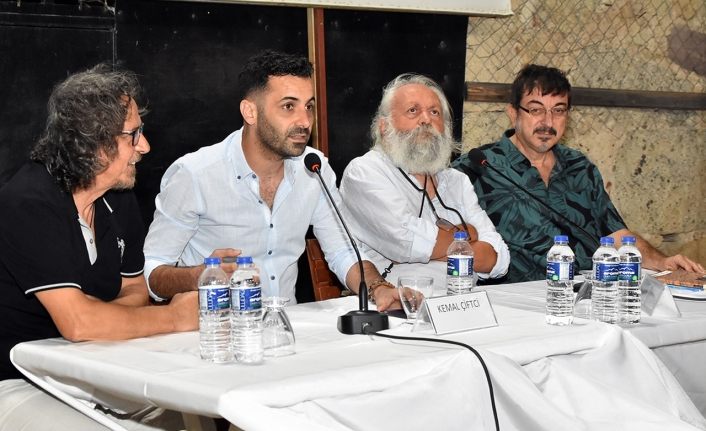 İzmir Foça’da yaşayan şair ve yazarlar Foça’yı anlattı