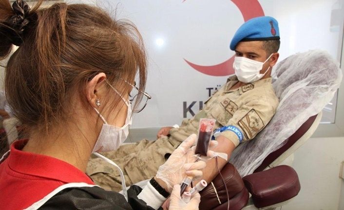 Van'da jandarma ekipleri kan bağışında bulundu