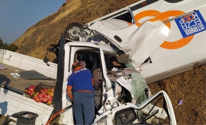 Bitlis'te feci kaza! Araçlar hurdaya döndü: 2 yaralı