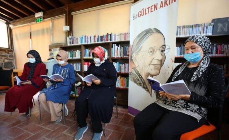Bursa Nilüferli kadınlar Gülten Akın şiirleriyle buluşuyor