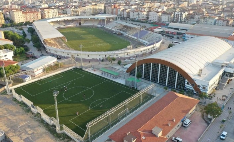 Gebze Stadı’nın çim halı zemini serildi