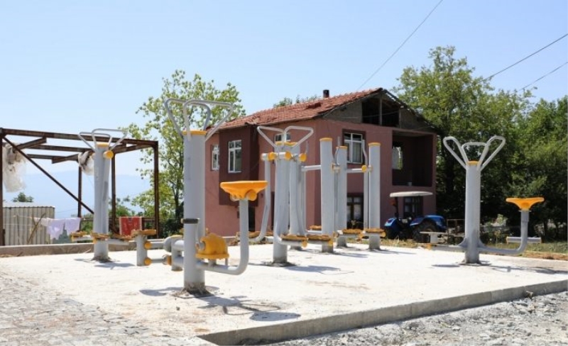 Kocaeli İzmit Belediyesi Çubuklubala Parkı’na spor aletleri yerleştirdi