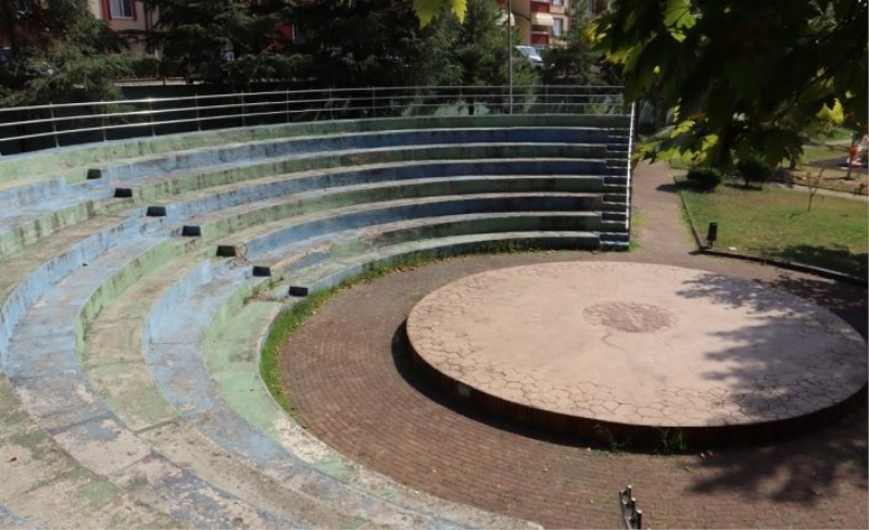 Kocaeli’nde Yuvam Akarca Demokrasi Parkı Amfi Tiyatrosu yenileniyor