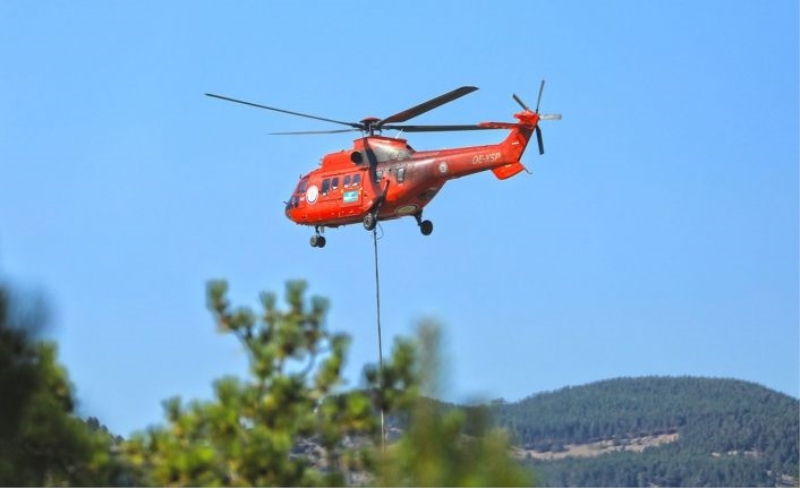 Muğla’nın kırmızı helikopteri 4 günde 322 kez su bıraktı