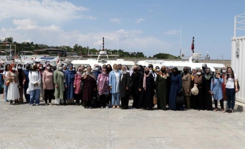 Van'da kadın kursiyerler Akdamar Adasını gezdi