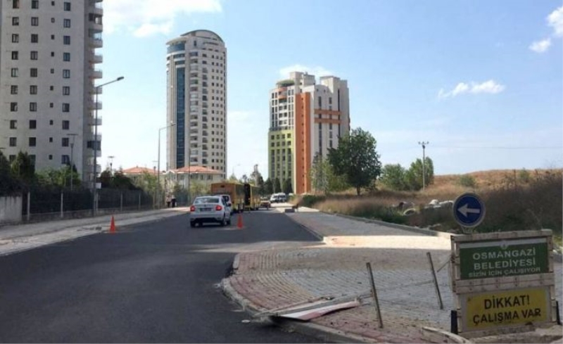 Bursa Osmangazi'de sıcak asfalt serimi