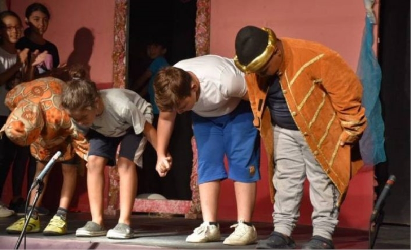 Edremit'te köyde çocuk tiyatrosu kuruldu