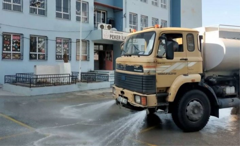 İzmir Karabağlar'da okullarda temizlik