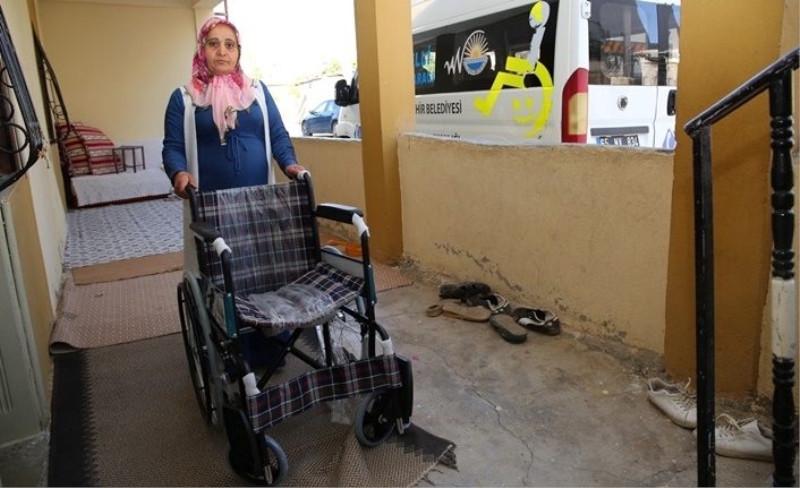 Van'da 9 engelli vatandaşa tekerlekli sandalye verildi