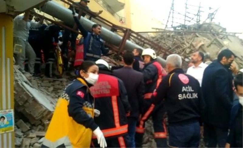Malatya'da bina çöktü! Olay yerinden ilk görüntüler