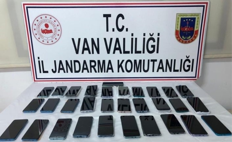 Van'da kaçakçılık operasyonu: 31 adet kaçak cep telefonu ele geçirildi
