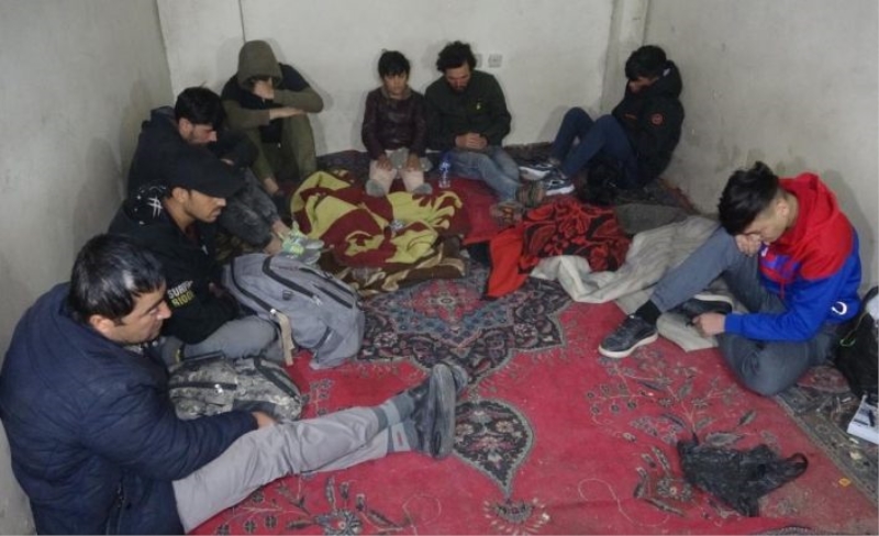 Van’da kısmı kullanılmayan iş merkezinde 13 düzensiz göçmen yakalandı