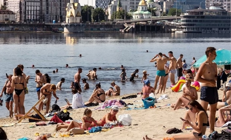 Kiev plajları eski günlerine dönüyor