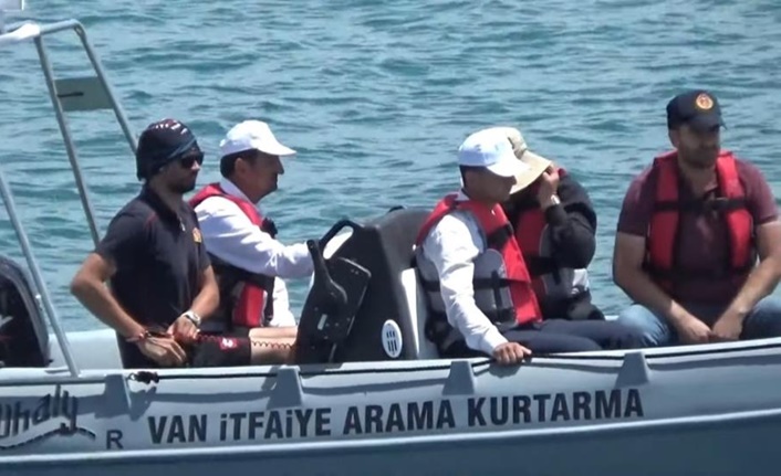 Geçtiğimiz Çarşamba günü Tuşba ilçesinde Çarparak Adası’na arkadaşları ile birlikte