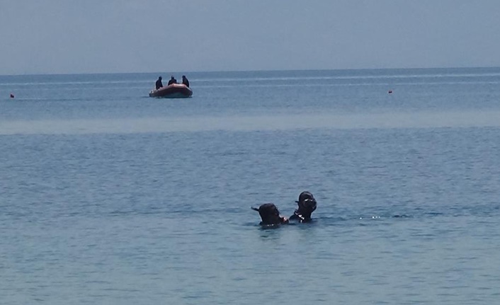 Serinlemek için arkadaşları ile Van Gölü’ne giren Ahmet Hilmi Hanalp