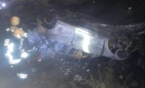 Konya’nın Ereğli ilçesinde kontrolden çıkan otomobil şarampole uçtu. Otomobilin alev