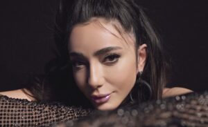 İkizi Berk Gürman ile birlikte söylediği ”Evlerinin Önü Boyalı Direk”