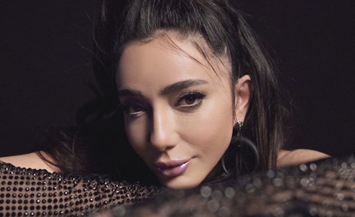 İkizi Berk Gürman ile birlikte söylediği ”Evlerinin Önü Boyalı Direk”