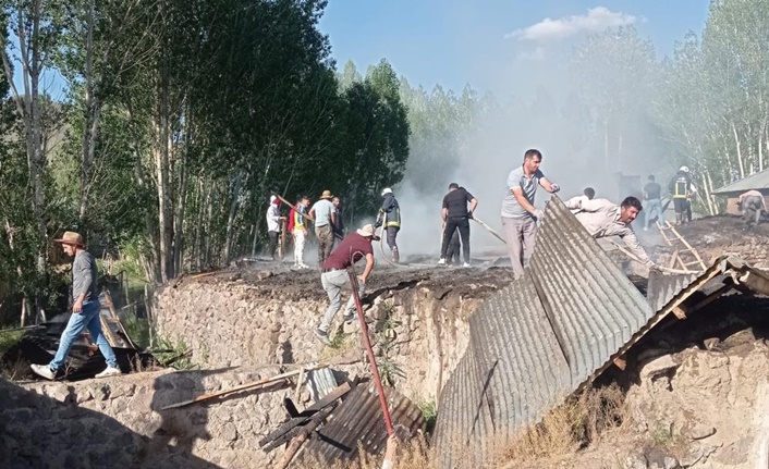 Alınan bilgilere göre yangın, ilçeye bağlı Kırçali Mahallesi’nde meydana geldi.