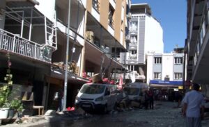 İzmir’in Torbalı ilçesi Ayrancılar Mahallesi, Barış Manço Caddesi’ndeki bir restoranda