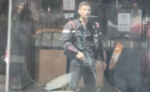 Olay, Buca ilçesi Şirinyer Mahallesi Menderes Caddesi’nde meydana geldi. Edinilen