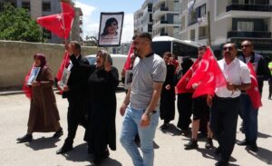 Van’da terör örgütü PKK tarafından çocukları dağa kaçırılan aileler, 82’inci