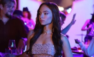 Aslen İzmirli olan Eylül Tumbar, ilk olarak “Biz Kimden Kaçıyorduk