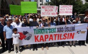 Van Filistin’e Destek Platformu üyeleri Cuma namazı sonrası Hazreti Ömer