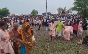 Hindistan’ın Uttar Pradeş eyaletindeki Hathras bölgesinde bir Hindu ayin sırasında