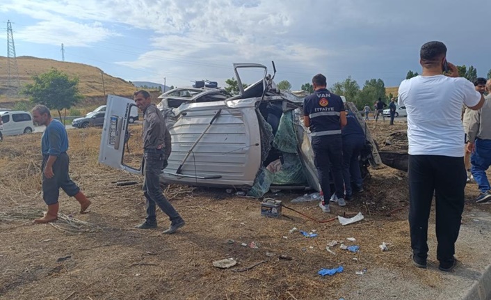 Edinilen bilgiye göre kaza, Van-Erciş karayolu üzerinde Alaköy-Yumrutepe Mahallesi kavşağında