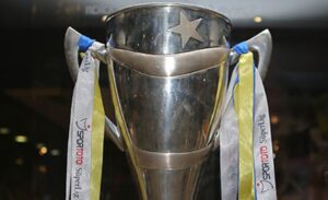 Süper Lig’in iki dev kulübü Fenerbahçe ve Trabzonspor’un 2010-2011 şampiyonu tartışması devam