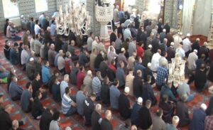 Cuma namazının sünnet ve farzları, öğle namazının sünnet ve farzlarıyla