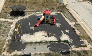 4 yıl önce TOKİ Küme Evleri içinde yapılan çocuk parkı