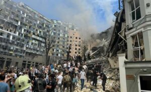 Rusya, Ukrayna’yı erken saatlerde hedef aldı. Başkent Kiev’de birçok noktaya