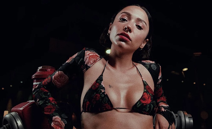 Son çıkardığı “Lan” şarkısıyla dünya listelerine giren ünlü şarkıcı Zeynep