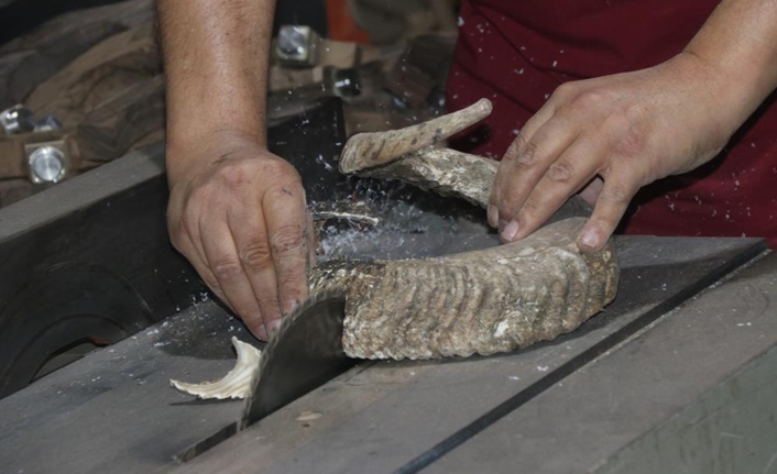 İlçedeki baston ustası Refa Gökbulak’ın ürettiği bastonlar, Cumhurbaşkanı Recep Tayyip