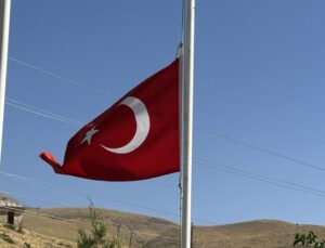Hakkari’de Haniye için bayraklar yarıya indirildi