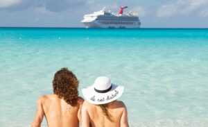 Dünyanın en büyük çıplaklar teknesi olarak ünlenen gemi, şubat ayında