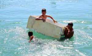 Adana&nbsp;sıcaktan kavruluyor. Hava sıcaklığı 40 dereceye nem oranı ise yüzde