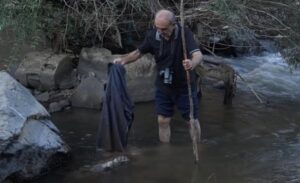 Bölgede doğa fotoğrafçılığı yapan Ferzende Coşar isimli vatandaş, Deliçay’da temizlik