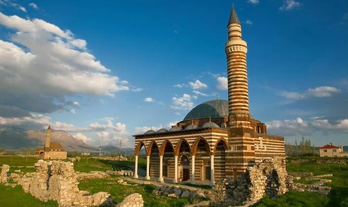 Hayırlı cumalar! Duygu dolu yeni, anlamlı ve dualı cuma mesajları ile sözleri