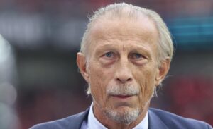 Uzun zamandır akciğer kanseriyle mücadele eden 70 yaşındaki teknik direktör