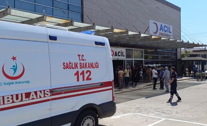 Fıstık tesisinde patron dehşeti: Eşini ve çalışanını öldürdü Olay, sabah saatlerinde ilçeye bağlı Dergili Mahallesi’nde meydana geldi. Uzun