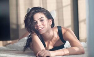 Özel hayatı ve sosyal medya paylaşımlarıyla sık sık adından söz