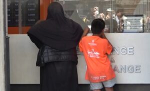 İstanbul’da döviz bürosuna giren bir dilenci dikkat çekti. Beyoğlu Karaköy’de