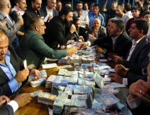 Van’da klasik aşiret düğünü! Paraları 15 kişi saydı, takı miktarı dudak uçuklattı